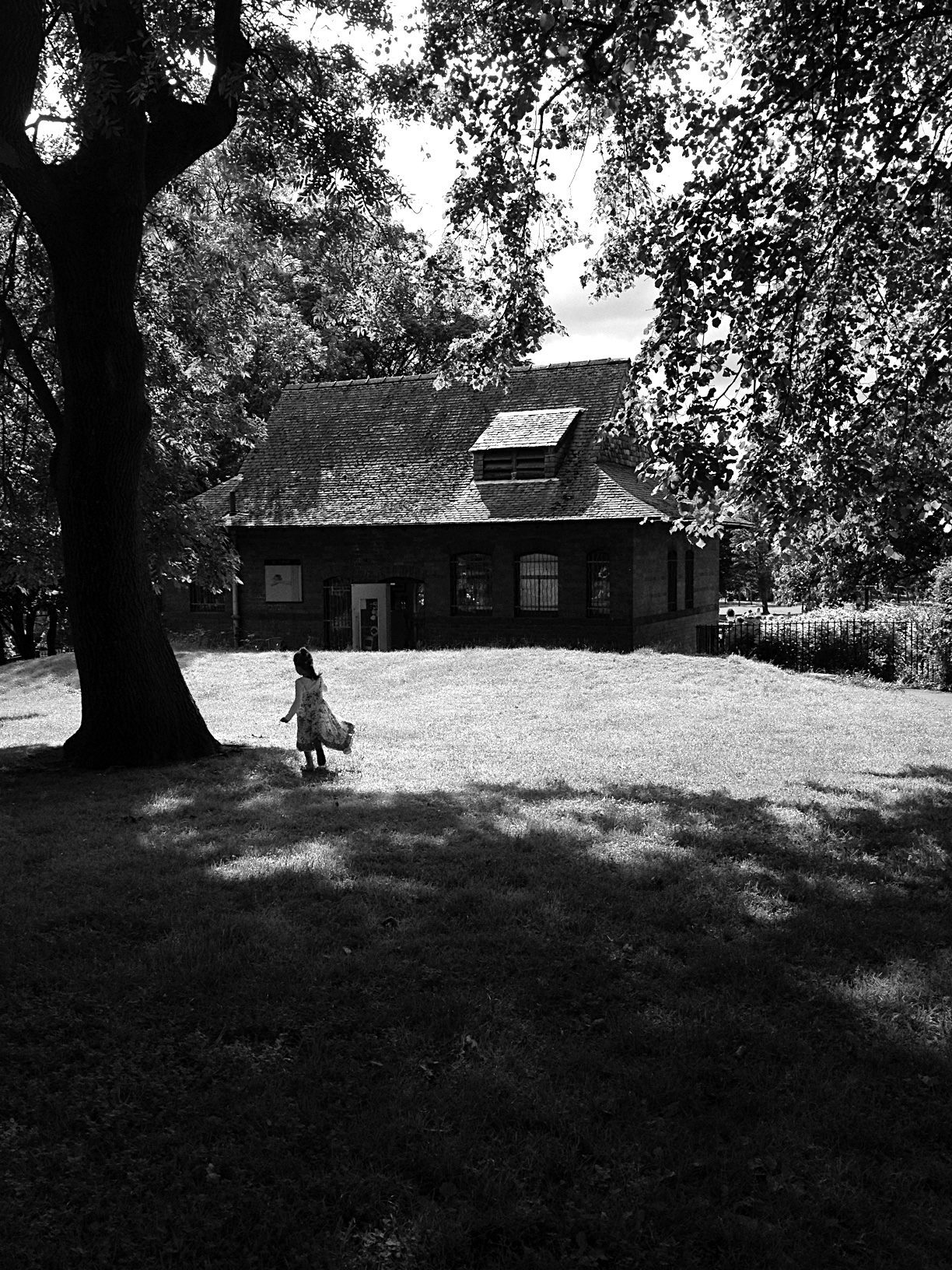 Child under tree in Kelvingrove Park